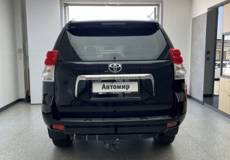Подержанный автомобиль Toyota Land Cruiser Prado 2011 года (5 фото)
