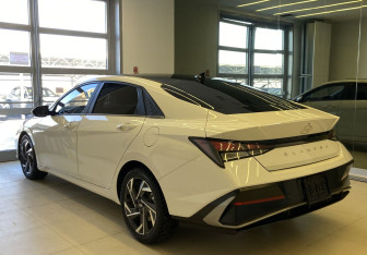 Подержанный автомобиль Hyundai Elantra Sedan 2023 года (6 фото)