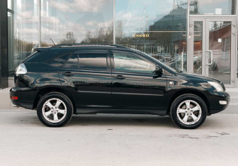 Подержанный автомобиль Toyota Harrier 2004 года (4 фото)