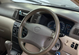 Подержанный автомобиль Toyota Corolla Sedan 2002 года (11 фото)