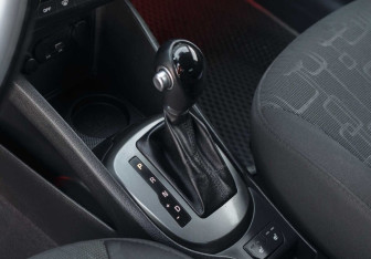 Подержанный автомобиль Kia Rio Sedan 2017 года (15 фото)