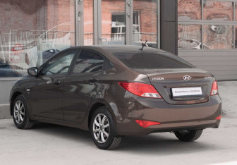 Подержанный автомобиль Hyundai Solaris Sedan 2015 года (7 фото)