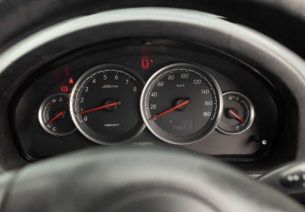 Подержанный автомобиль Subaru Legacy Sedan 2004 года (12 фото)