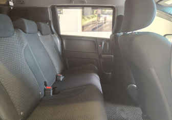 Подержанный автомобиль Honda Freed 2014 года (12 фото)