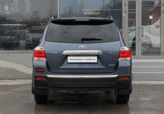 Подержанный автомобиль Toyota Highlander 2011 года (6 фото)