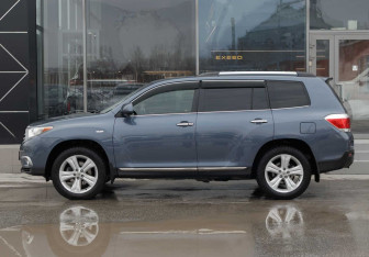 Подержанный автомобиль Toyota Highlander 2011 года (8 фото)