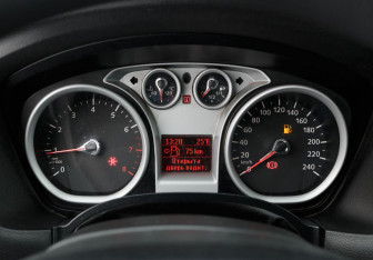 Подержанный автомобиль Ford Focus Hatchback 2011 года (12 фото)