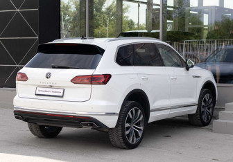 Подержанный автомобиль Volkswagen Touareg 2021 года (5 фото)