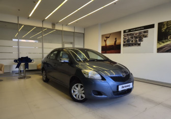 Подержанный автомобиль Toyota Belta 2009 года (3 фото)