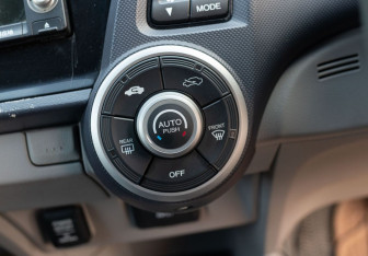 Подержанный автомобиль Honda Insight Hatchback 2009 года (15 фото)