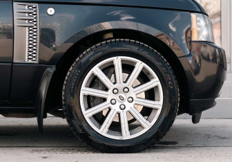 Подержанный автомобиль Land Rover Range Rover 2009 года (9 фото)