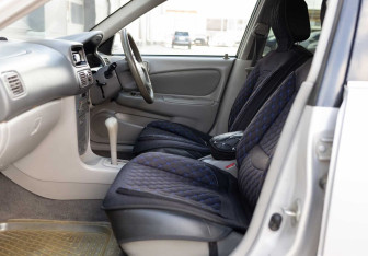 Подержанный автомобиль Toyota Corolla Sedan 2000 года (17 фото)