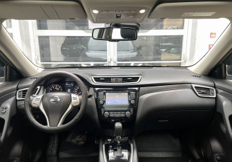Подержанный автомобиль Nissan X-Trail 2017 года (11 фото)