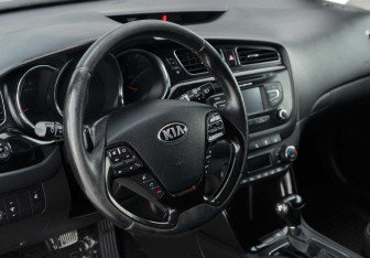 Подержанный автомобиль Kia Ceed Wagon 2013 года (11 фото)