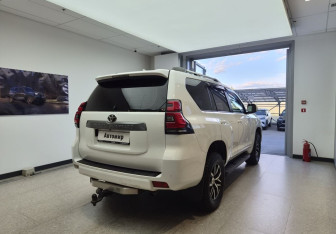 Подержанный автомобиль Toyota Land Cruiser Prado 2018 года (4 фото)