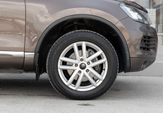 Подержанный автомобиль Volkswagen Touareg 2013 года (9 фото)