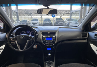 Подержанный автомобиль Hyundai Solaris Sedan 2012 года (10 фото)