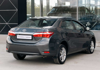 Подержанный автомобиль Toyota Corolla Sedan 2013 года (5 фото)