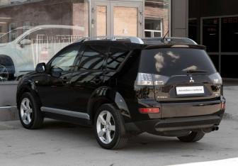 Подержанный автомобиль Mitsubishi Outlander 2008 года (7 фото)