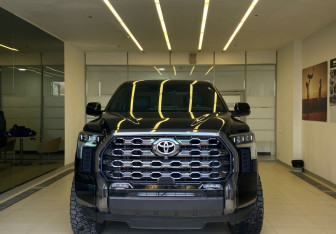 Подержанный автомобиль Toyota Tundra 2022 года (3 фото)