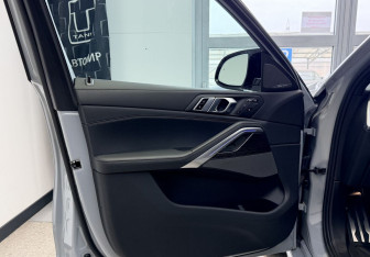 Подержанный автомобиль BMW X6 M 2024 года (19 фото)