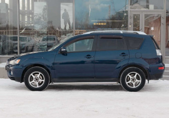 Подержанный автомобиль Mitsubishi Outlander 2010 года (8 фото)