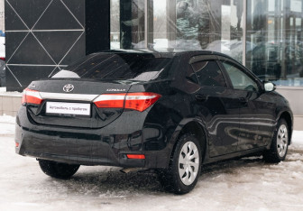 Подержанный автомобиль Toyota Corolla Sedan 2013 года (5 фото)