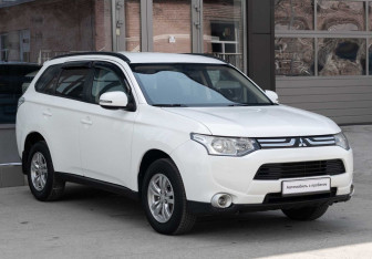 Подержанный автомобиль Mitsubishi Outlander 2013 года (3 фото)