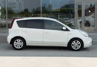 Подержанный автомобиль Nissan Note 2012 года (4 фото)