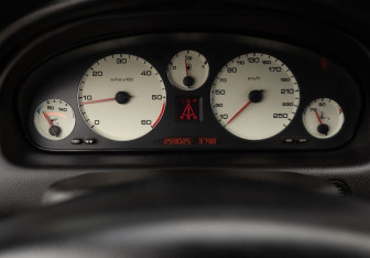 Подержанный автомобиль Peugeot 607 2004 года (12 фото)