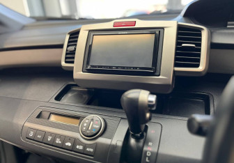 Подержанный автомобиль Honda Freed 2012 года (12 фото)