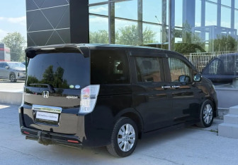Подержанный автомобиль Honda Stepwgn 2012 года (5 фото)