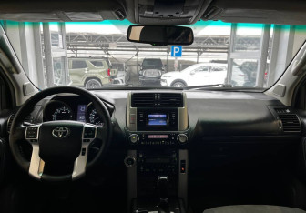 Подержанный автомобиль Toyota Land Cruiser Prado 2011 года (11 фото)