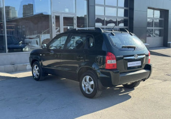 Подержанный автомобиль Hyundai Tucson 2006 года (5 фото)