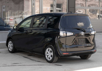 Подержанный автомобиль Toyota Sienta 2019 года (7 фото)