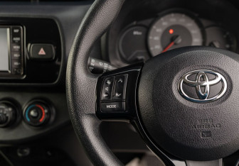 Подержанный автомобиль Toyota Vitz 2019 года (12 фото)