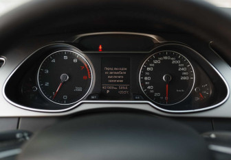 Подержанный автомобиль Audi A4 Sedan 2014 года (13 фото)