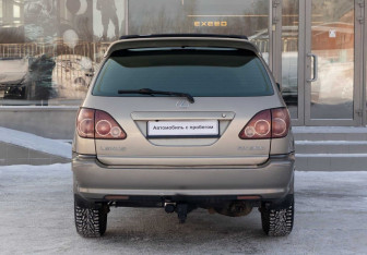 Подержанный автомобиль Lexus RX 2000 года (6 фото)