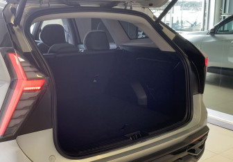 Подержанный автомобиль Geely Atlas 2024 года (16 фото)