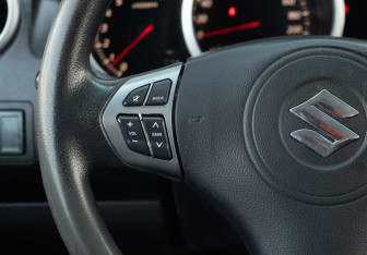 Подержанный автомобиль Suzuki Grand Vitara 2010 года (12 фото)