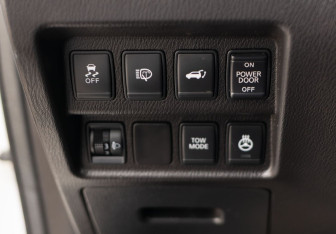 Подержанный автомобиль Nissan Pathfinder 2014 года (19 фото)