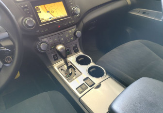 Подержанный автомобиль Toyota Highlander 2013 года (11 фото)