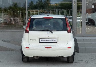 Подержанный автомобиль Nissan Note 2012 года (6 фото)