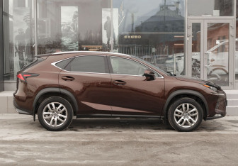Подержанный автомобиль Lexus NX 2018 года (4 фото)