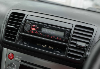 Подержанный автомобиль Subaru Legacy Sedan 2003 года (13 фото)