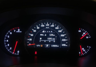 Подержанный автомобиль Kia Sorento 2016 года (8 фото)