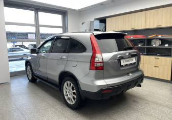 Подержанный автомобиль Honda CR-V 2008 года (5 фото)