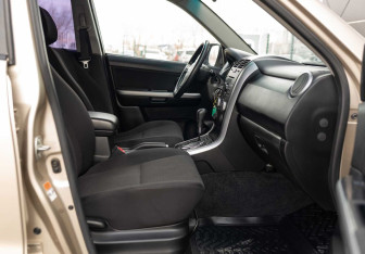 Подержанный автомобиль Suzuki Grand Vitara 2010 года (19 фото)
