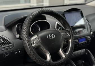 Подержанный автомобиль Hyundai ix35 2013 года (10 фото)