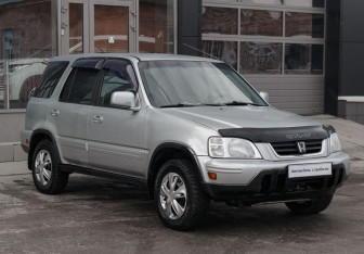 Подержанный автомобиль Honda CR-V 2001 года (3 фото)